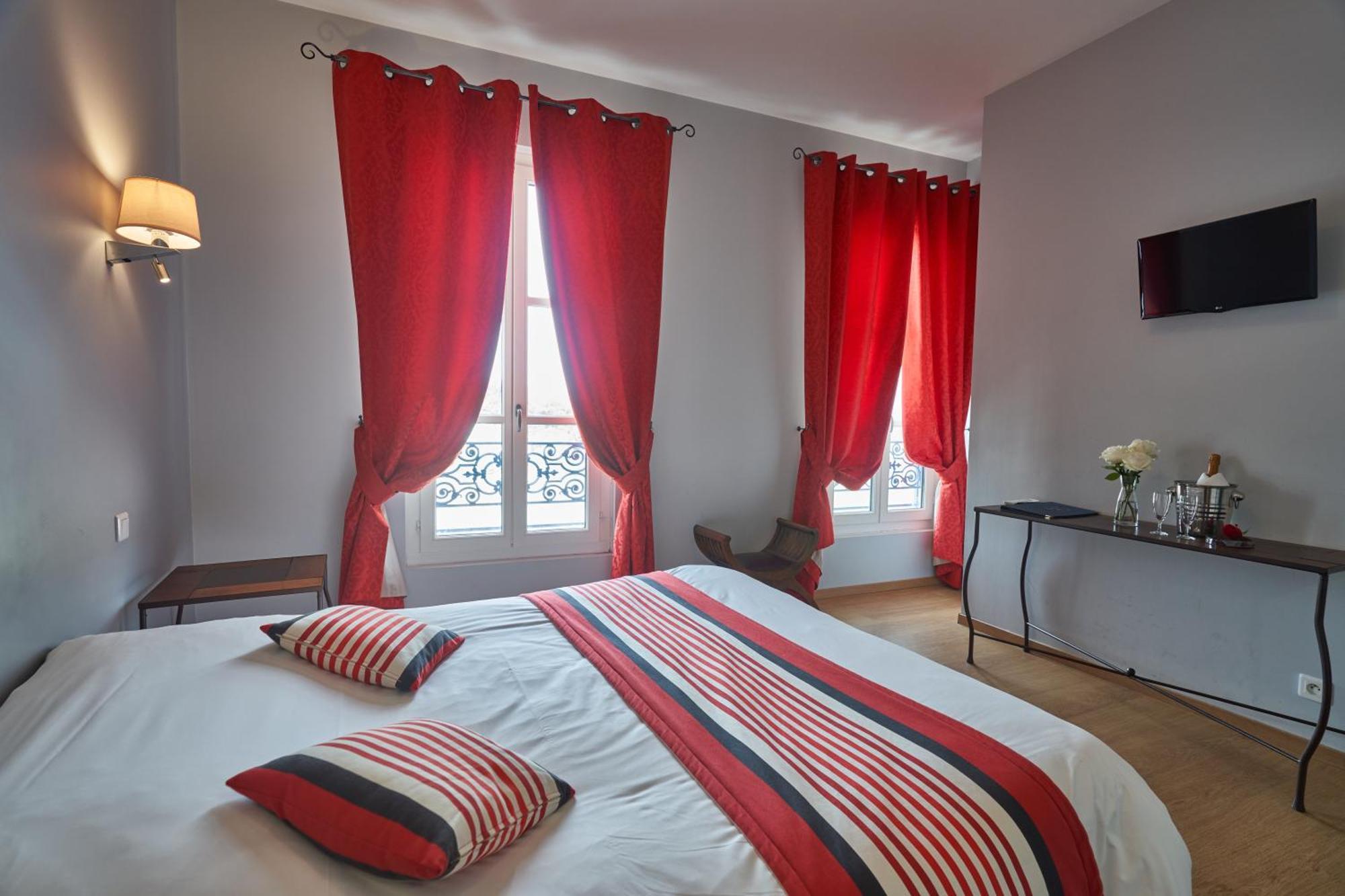 Logis Hotel De La Tour Libourne Ngoại thất bức ảnh