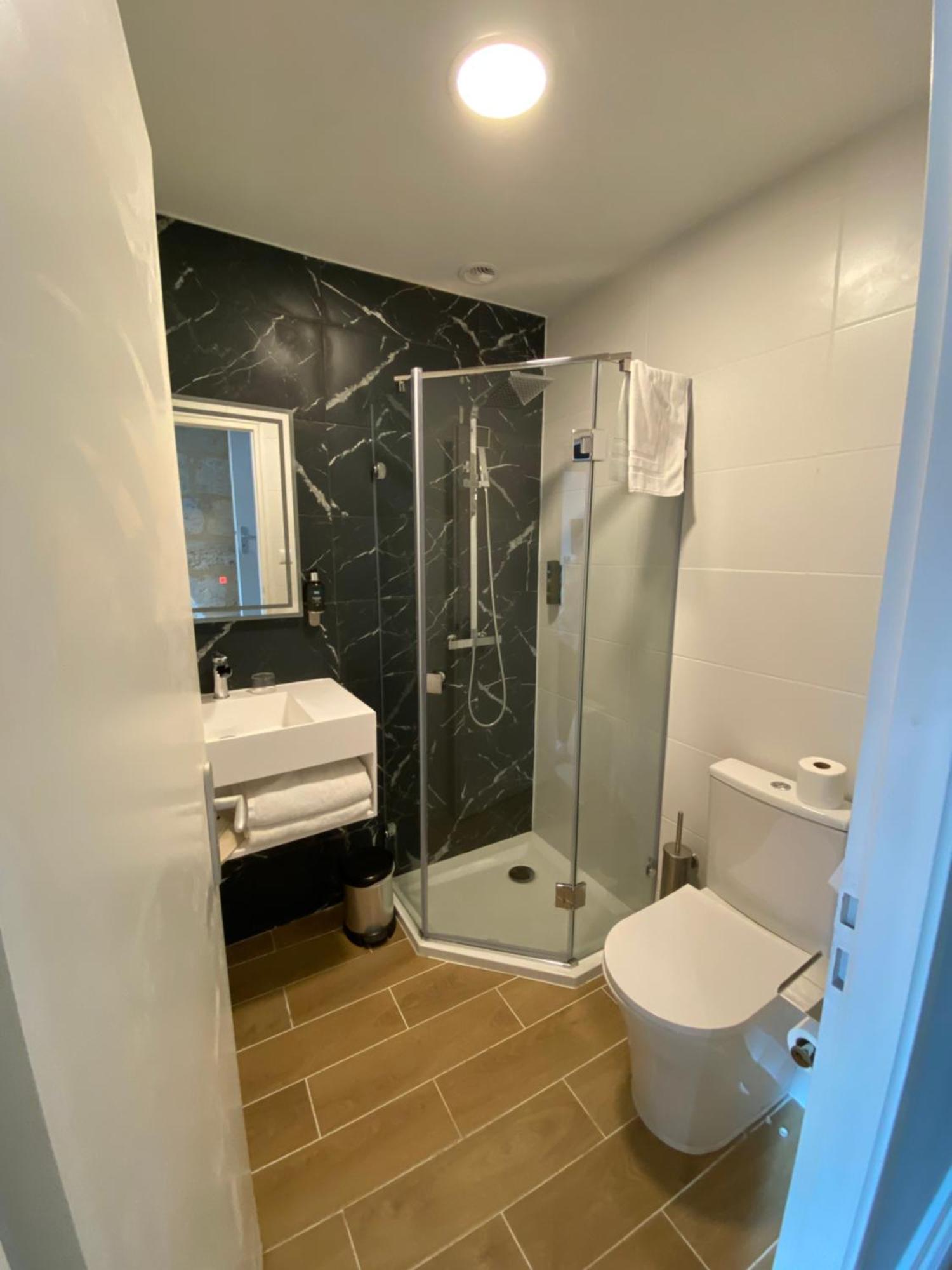 Logis Hotel De La Tour Libourne Ngoại thất bức ảnh