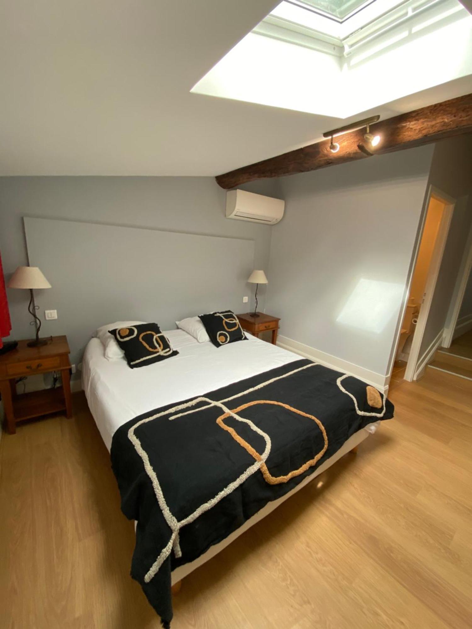 Logis Hotel De La Tour Libourne Ngoại thất bức ảnh