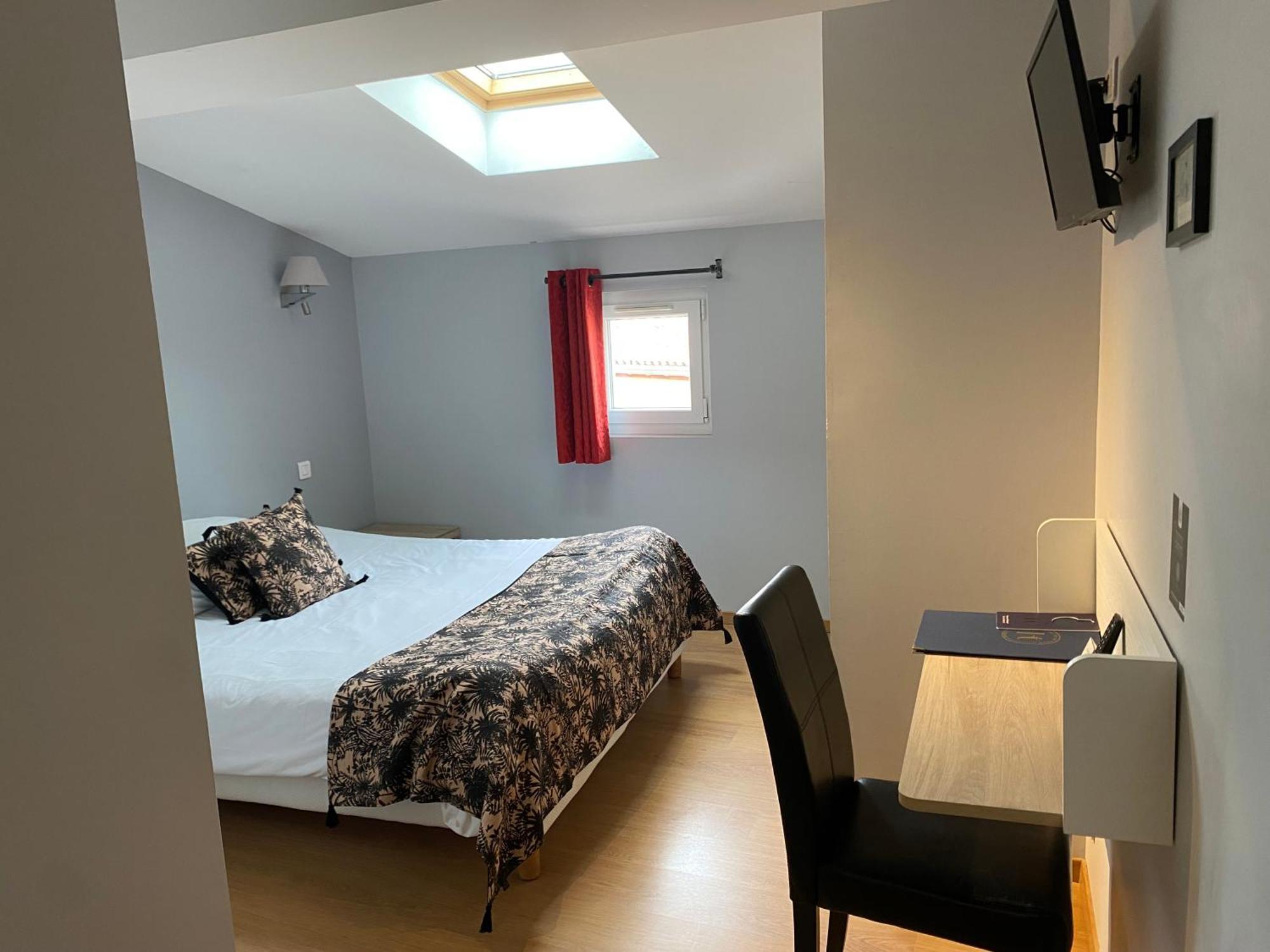 Logis Hotel De La Tour Libourne Ngoại thất bức ảnh